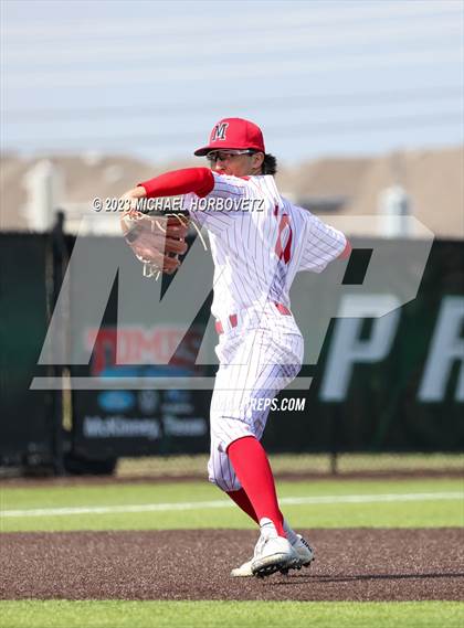 Thumbnail 2 in Marcus vs Keller photogallery.
