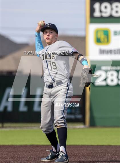 Thumbnail 3 in Marcus vs Keller photogallery.