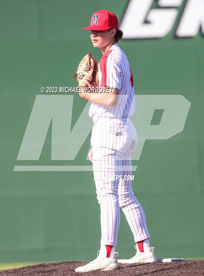 Thumbnail 2 in Marcus vs Keller photogallery.