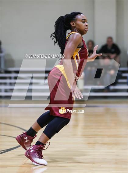 Thumbnail 2 in St Marys Dominican vs Terrebonne (Allstate Sugar Bowl Classic) photogallery.