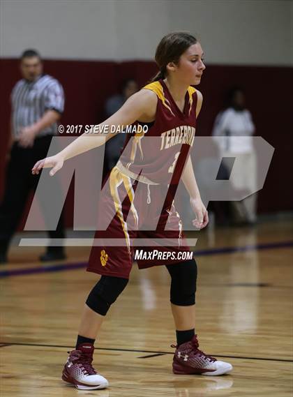 Thumbnail 2 in St Marys Dominican vs Terrebonne (Allstate Sugar Bowl Classic) photogallery.