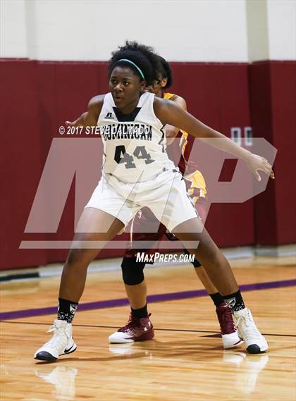 Thumbnail 2 in St Marys Dominican vs Terrebonne (Allstate Sugar Bowl Classic) photogallery.