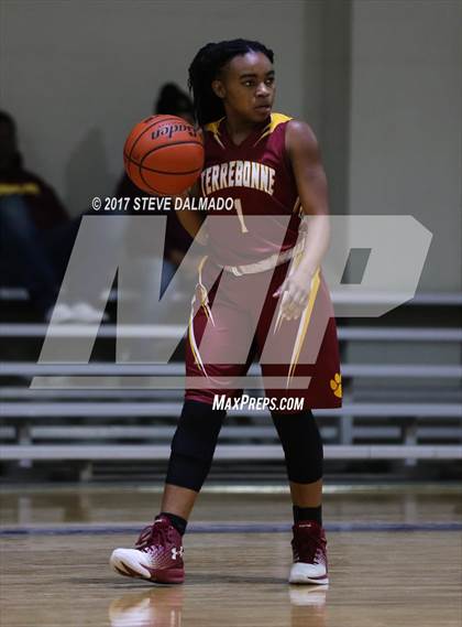 Thumbnail 2 in St Marys Dominican vs Terrebonne (Allstate Sugar Bowl Classic) photogallery.