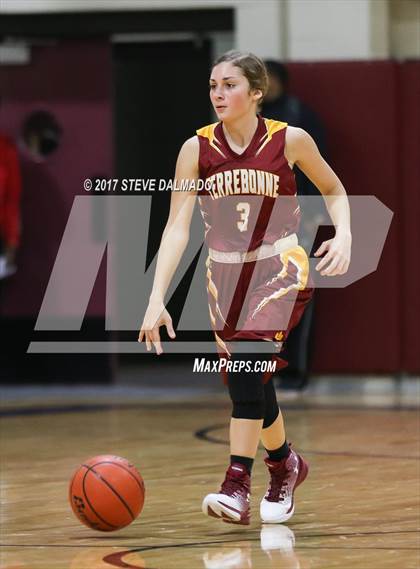 Thumbnail 3 in St Marys Dominican vs Terrebonne (Allstate Sugar Bowl Classic) photogallery.