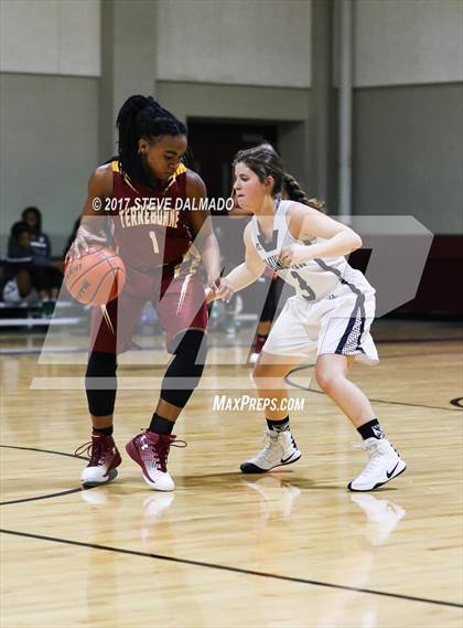 Thumbnail 2 in St Marys Dominican vs Terrebonne (Allstate Sugar Bowl Classic) photogallery.