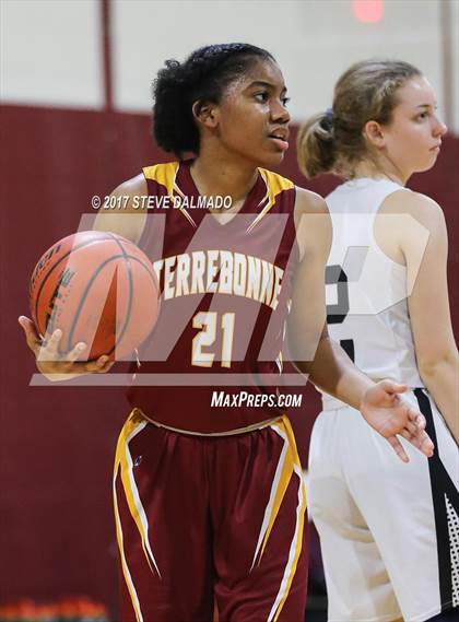 Thumbnail 2 in St Marys Dominican vs Terrebonne (Allstate Sugar Bowl Classic) photogallery.