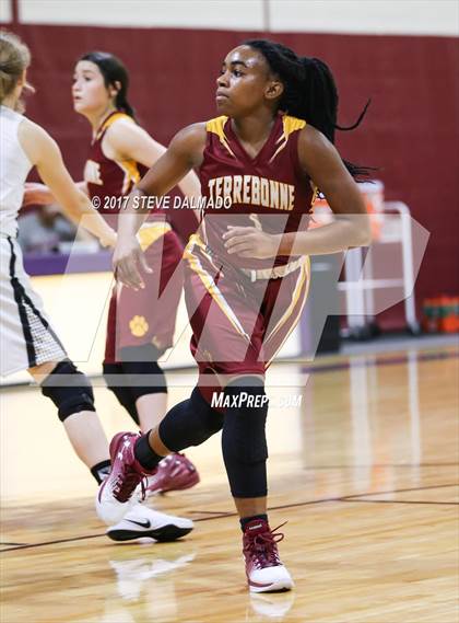 Thumbnail 1 in St Marys Dominican vs Terrebonne (Allstate Sugar Bowl Classic) photogallery.