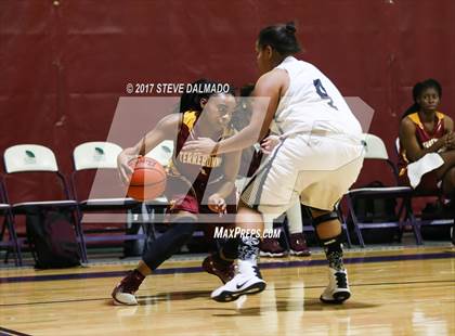 Thumbnail 3 in St Marys Dominican vs Terrebonne (Allstate Sugar Bowl Classic) photogallery.