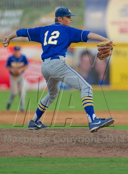 Thumbnail 2 in Alamo Heights vs. Tivy  (UIL 4A Region IV Regional Quarterfinal Playoff) photogallery.