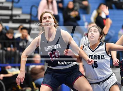 Thumbnail 3 in Hunter vs. Herriman (UHSAA 6A First Round) photogallery.