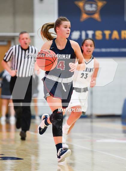 Thumbnail 3 in Hunter vs. Herriman (UHSAA 6A First Round) photogallery.