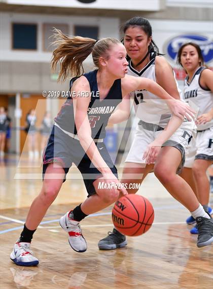 Thumbnail 3 in Hunter vs. Herriman (UHSAA 6A First Round) photogallery.
