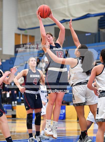 Thumbnail 2 in Hunter vs. Herriman (UHSAA 6A First Round) photogallery.