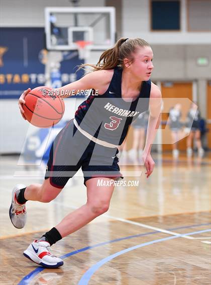 Thumbnail 2 in Hunter vs. Herriman (UHSAA 6A First Round) photogallery.