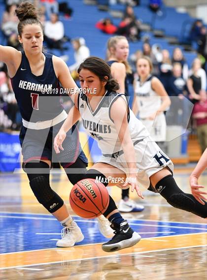 Thumbnail 3 in Hunter vs. Herriman (UHSAA 6A First Round) photogallery.