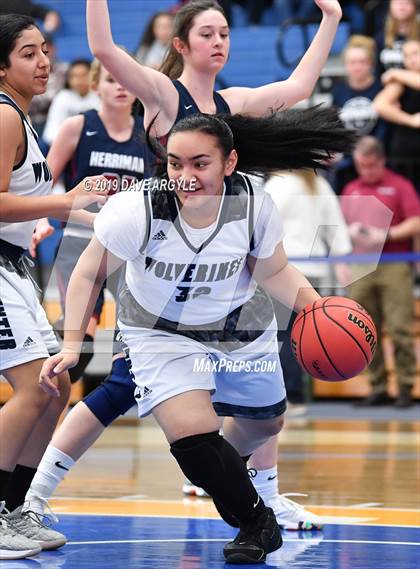 Thumbnail 3 in Hunter vs. Herriman (UHSAA 6A First Round) photogallery.