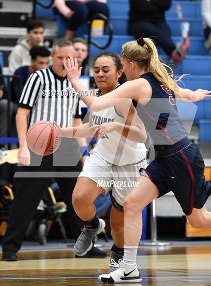Thumbnail 1 in Hunter vs. Herriman (UHSAA 6A First Round) photogallery.