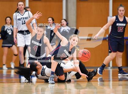 Thumbnail 2 in Hunter vs. Herriman (UHSAA 6A First Round) photogallery.