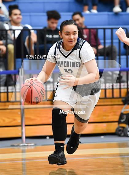 Thumbnail 2 in Hunter vs. Herriman (UHSAA 6A First Round) photogallery.