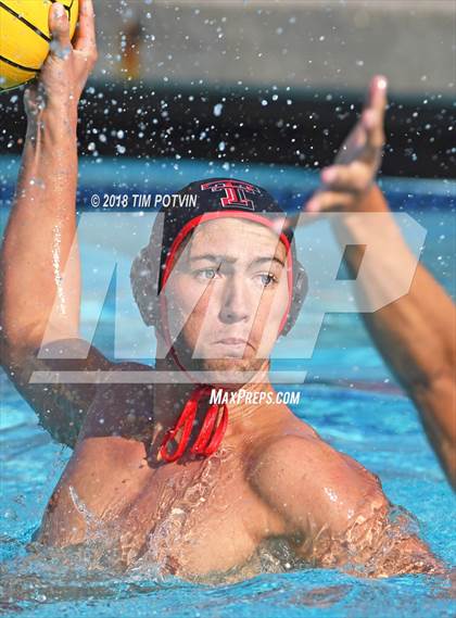 Thumbnail 2 in Tustin vs Valley View (CIF SS D6 Final) photogallery.