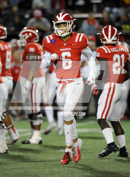 Thumbnail 2 in Mater Dei vs. St. John Bosco photogallery.