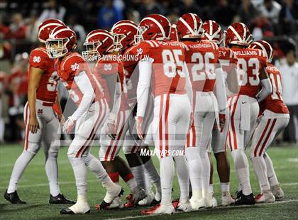 Thumbnail 2 in Mater Dei vs. St. John Bosco photogallery.