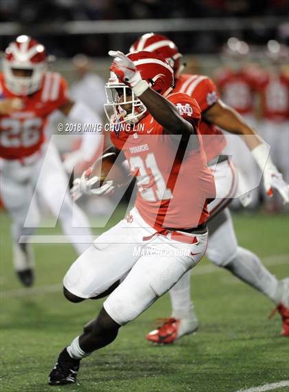 Thumbnail 3 in Mater Dei vs. St. John Bosco photogallery.