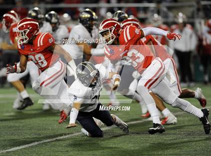 Thumbnail 3 in Mater Dei vs. St. John Bosco photogallery.