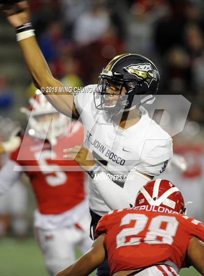 Thumbnail 3 in Mater Dei vs. St. John Bosco photogallery.