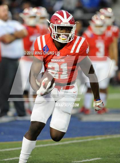 Thumbnail 2 in Mater Dei vs. St. John Bosco photogallery.