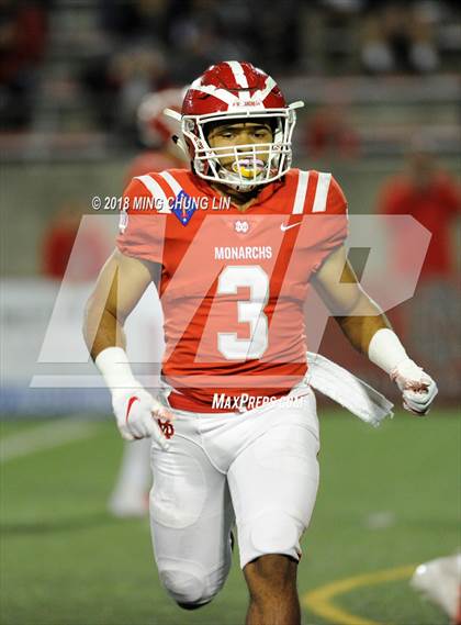 Thumbnail 1 in Mater Dei vs. St. John Bosco photogallery.