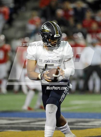 Thumbnail 2 in Mater Dei vs. St. John Bosco photogallery.