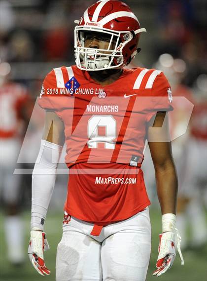 Thumbnail 2 in Mater Dei vs. St. John Bosco photogallery.