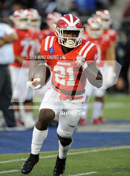 Thumbnail 1 in Mater Dei vs. St. John Bosco photogallery.