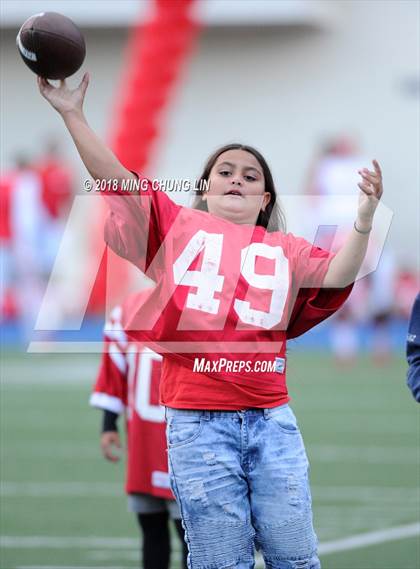 Thumbnail 2 in Mater Dei vs. St. John Bosco photogallery.