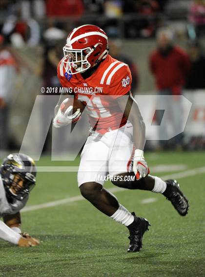 Thumbnail 2 in Mater Dei vs. St. John Bosco photogallery.