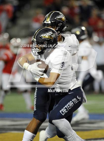 Thumbnail 3 in Mater Dei vs. St. John Bosco photogallery.