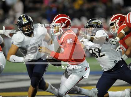 Thumbnail 3 in Mater Dei vs. St. John Bosco photogallery.