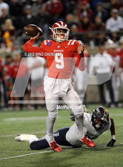 Thumbnail 1 in Mater Dei vs. St. John Bosco photogallery.