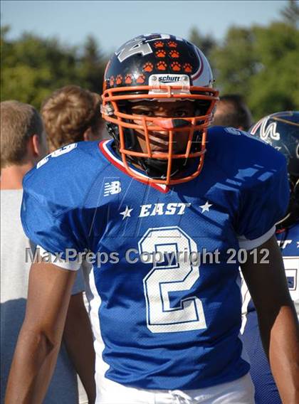 Thumbnail 1 in Michigan HS Football Coaches Association All-Star Game photogallery.