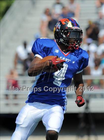 Thumbnail 3 in Michigan HS Football Coaches Association All-Star Game photogallery.