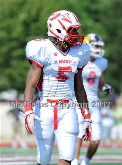 Thumbnail 1 in Michigan HS Football Coaches Association All-Star Game photogallery.