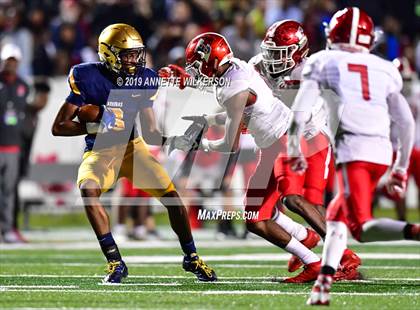Thumbnail 3 in St. Thomas Aquinas vs. Edgewater (FHSAA 7A State Final)  photogallery.