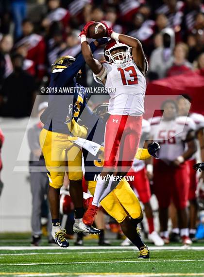 Thumbnail 3 in St. Thomas Aquinas vs. Edgewater (FHSAA 7A State Final)  photogallery.