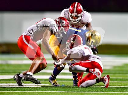 Thumbnail 3 in St. Thomas Aquinas vs. Edgewater (FHSAA 7A State Final)  photogallery.