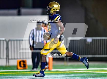 Thumbnail 3 in St. Thomas Aquinas vs. Edgewater (FHSAA 7A State Final)  photogallery.