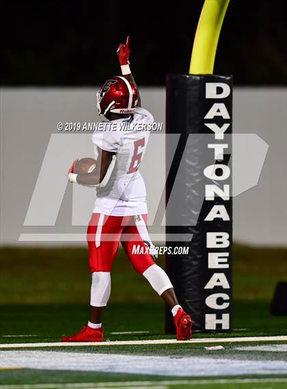 Thumbnail 1 in St. Thomas Aquinas vs. Edgewater (FHSAA 7A State Final)  photogallery.