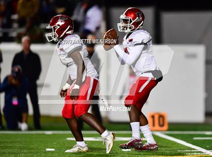 Thumbnail 3 in St. Thomas Aquinas vs. Edgewater (FHSAA 7A State Final)  photogallery.
