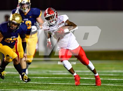 Thumbnail 3 in St. Thomas Aquinas vs. Edgewater (FHSAA 7A State Final)  photogallery.