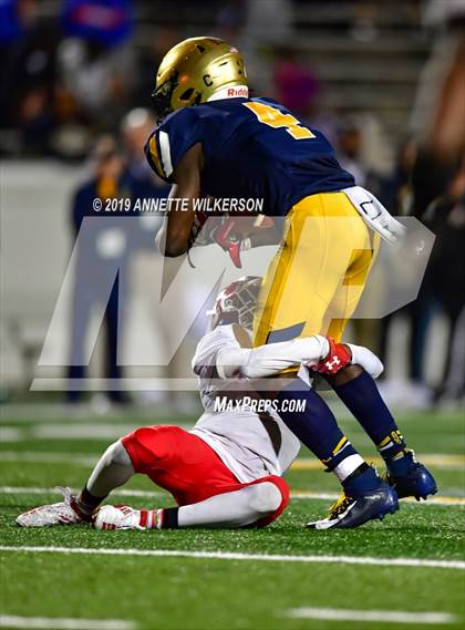 Thumbnail 3 in St. Thomas Aquinas vs. Edgewater (FHSAA 7A State Final)  photogallery.